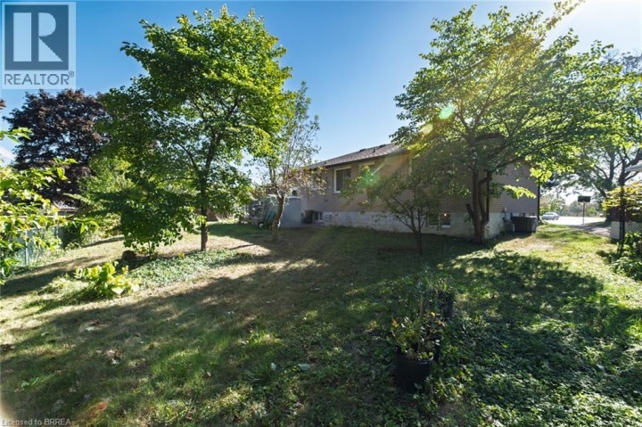 Photo 31 at 19 Gillrie Court, Fairview / Greenbrier, Brantford