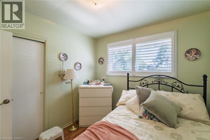 Photo 15 at 19 Gillrie Court, Fairview / Greenbrier, Brantford