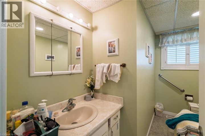 Photo 19 at 19 Gillrie Court, Fairview / Greenbrier, Brantford