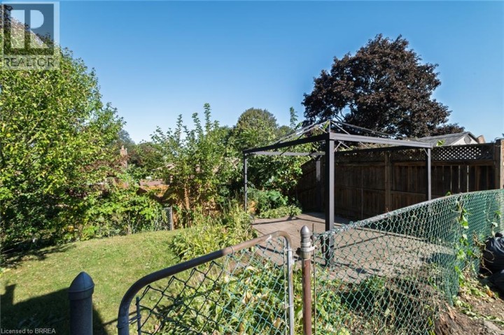 Photo 32 at 19 Gillrie Court, Fairview / Greenbrier, Brantford