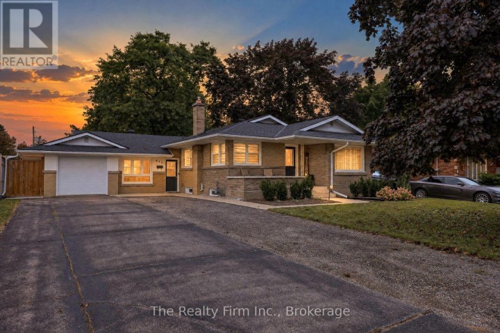 Photo 2 at 845 Sloane Street, Woodstock - North, Woodstock