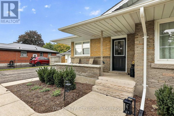 Photo 6 at 845 Sloane Street, Woodstock - North, Woodstock