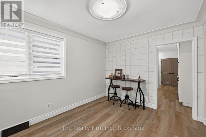 Photo 20 at 845 Sloane Street, Woodstock - North, Woodstock