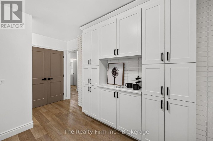Photo 25 at 845 Sloane Street, Woodstock - North, Woodstock
