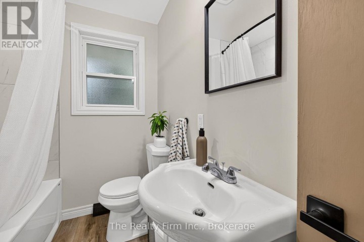 Photo 31 at 845 Sloane Street, Woodstock - North, Woodstock