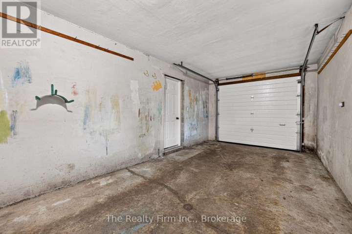 Photo 41 at 845 Sloane Street, Woodstock - North, Woodstock