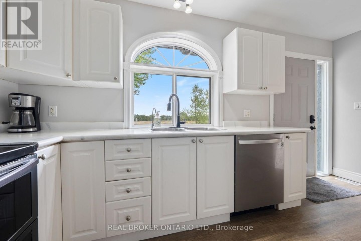 Photo 10 at 53 N Hawtrey Road, Delhi, Norfolk County