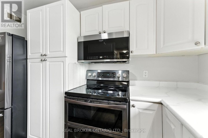 Photo 11 at 53 N Hawtrey Road, Delhi, Norfolk County
