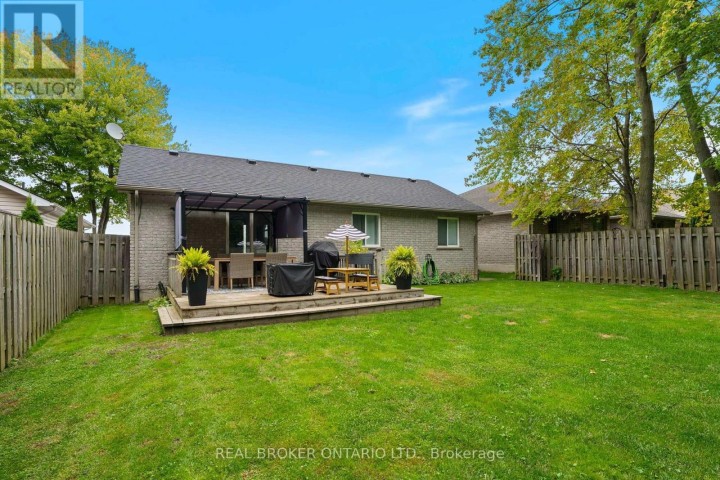 Photo 25 at 53 N Hawtrey Road, Delhi, Norfolk County