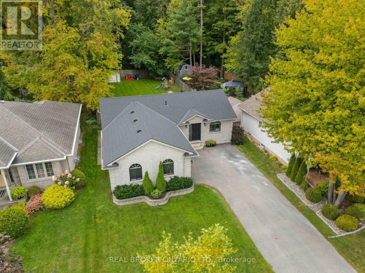 Photo 6 at 53 N Hawtrey Road, Delhi, Norfolk County