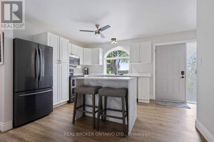 Photo 8 at 53 N Hawtrey Road, Delhi, Norfolk County