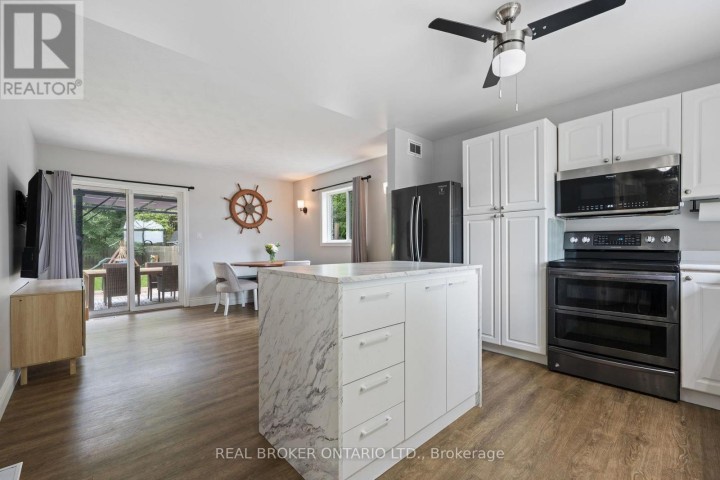Photo 9 at 53 N Hawtrey Road, Delhi, Norfolk County