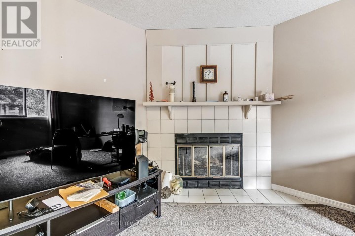 Photo 2 at 37 - 455 N Springbank Avenue, Woodstock - North, Woodstock
