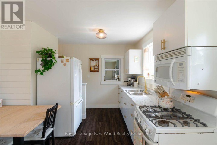 Photo 3 at 69 Ann Street, Delhi, Norfolk County
