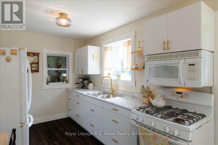 Photo 4 at 69 Ann Street, Delhi, Norfolk County