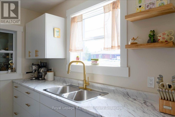 Photo 5 at 69 Ann Street, Delhi, Norfolk County