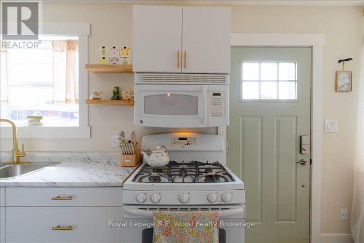 Photo 7 at 69 Ann Street, Delhi, Norfolk County