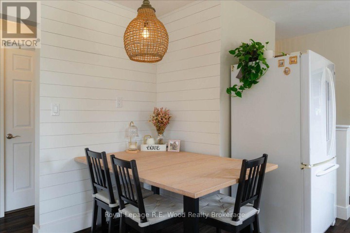Photo 9 at 69 Ann Street, Delhi, Norfolk County