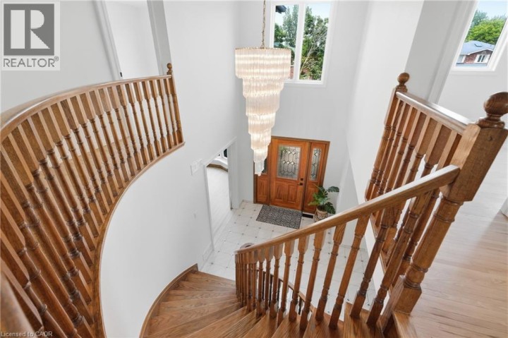 Photo 11 at 42 Fox Run, Rosedale / Gable Height, Brantford