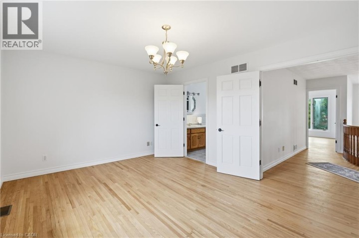 Photo 12 at 42 Fox Run, Rosedale / Gable Height, Brantford