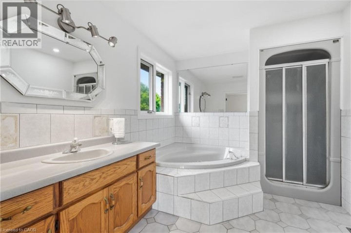 Photo 13 at 42 Fox Run, Rosedale / Gable Height, Brantford