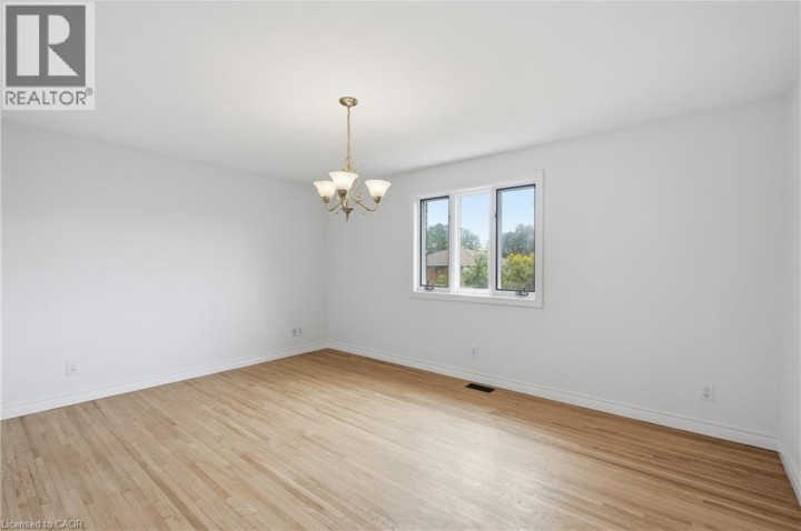 Photo 17 at 42 Fox Run, Rosedale / Gable Height, Brantford