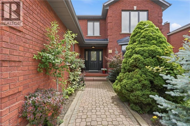 Photo 2 at 42 Fox Run, Rosedale / Gable Height, Brantford