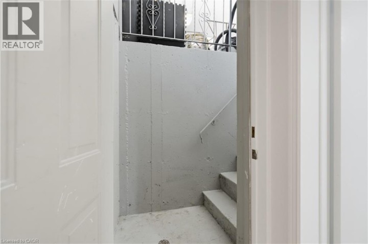 Photo 23 at 42 Fox Run, Rosedale / Gable Height, Brantford