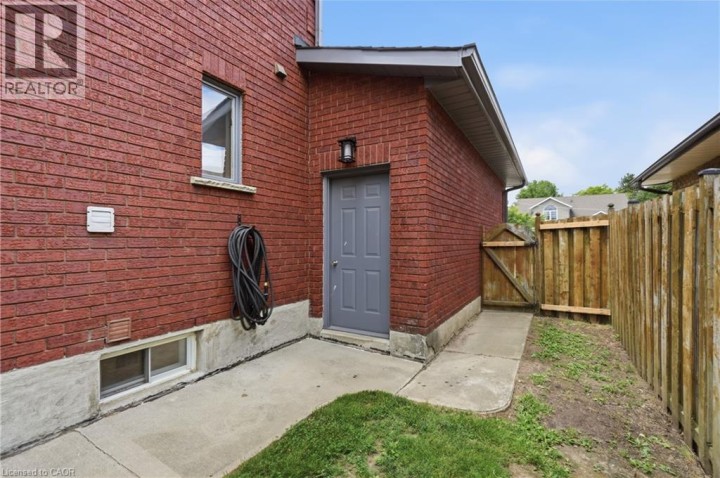 Photo 27 at 42 Fox Run, Rosedale / Gable Height, Brantford