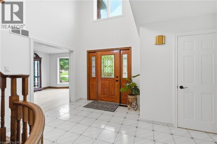 Photo 3 at 42 Fox Run, Rosedale / Gable Height, Brantford