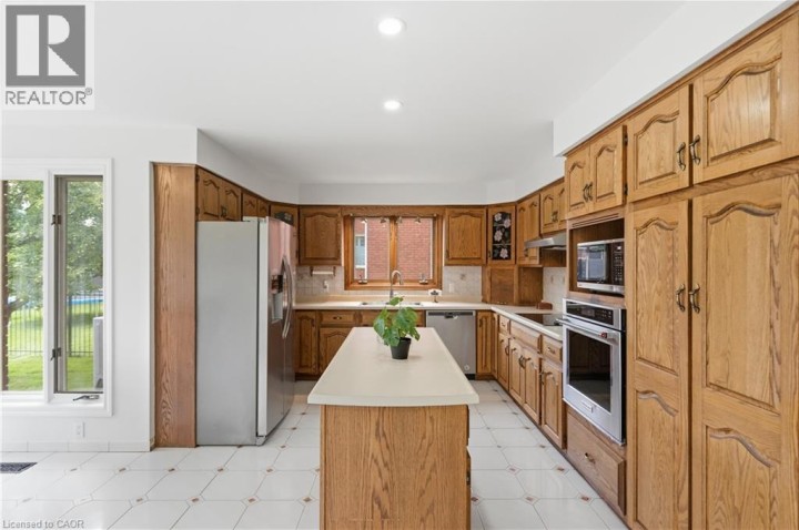 Photo 6 at 42 Fox Run, Rosedale / Gable Height, Brantford