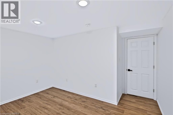 Photo 30 at 11 Sussex Avenue, Terrace Hill, Brantford