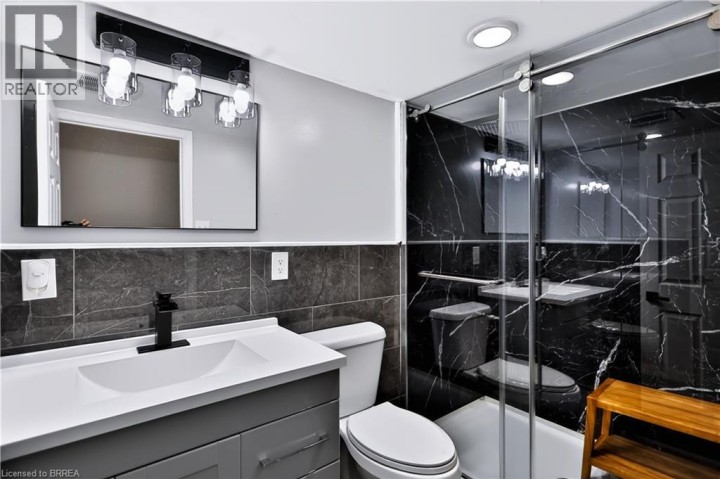 Photo 31 at 11 Sussex Avenue, Terrace Hill, Brantford