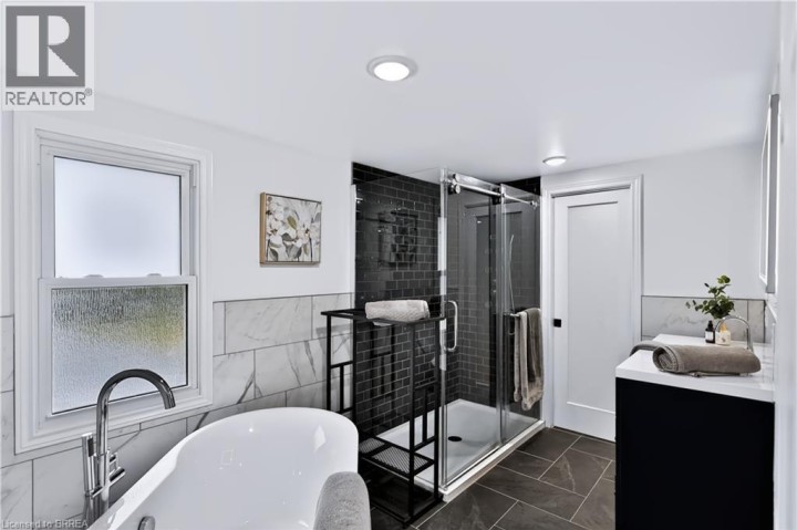 Photo 15 at 11 Sussex Avenue, Terrace Hill, Brantford