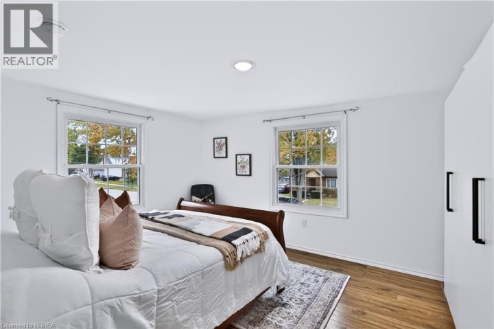 Photo 17 at 11 Sussex Avenue, Terrace Hill, Brantford