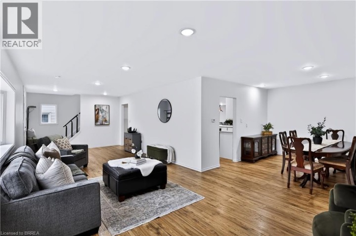 Photo 4 at 11 Sussex Avenue, Terrace Hill, Brantford