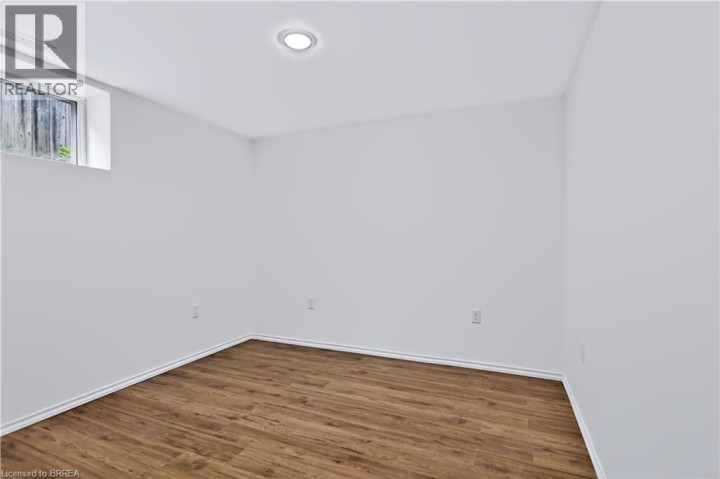 Photo 27 at 11 Sussex Avenue, Terrace Hill, Brantford