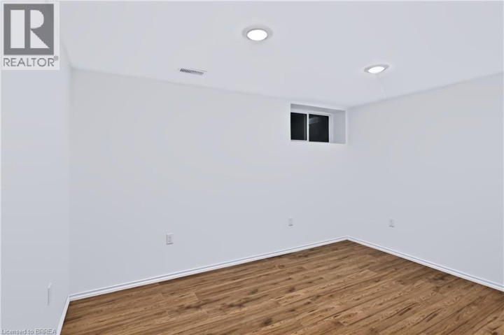 Photo 29 at 11 Sussex Avenue, Terrace Hill, Brantford