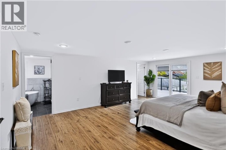 Photo 12 at 11 Sussex Avenue, Terrace Hill, Brantford