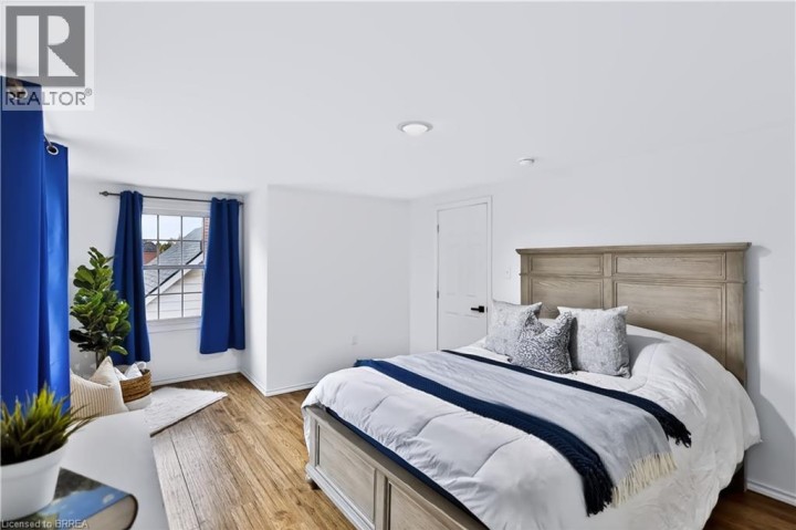 Photo 22 at 11 Sussex Avenue, Terrace Hill, Brantford