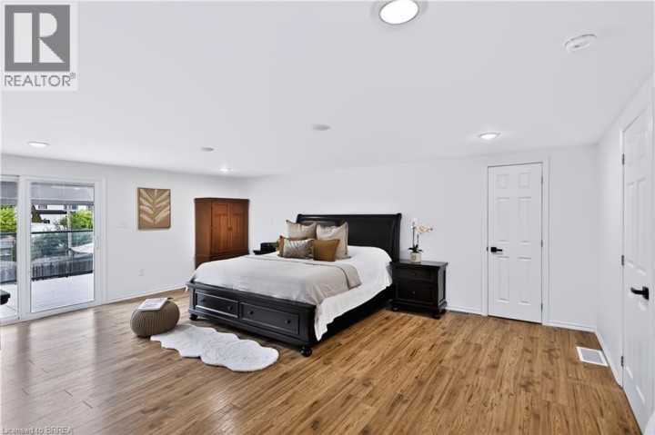 Photo 13 at 11 Sussex Avenue, Terrace Hill, Brantford