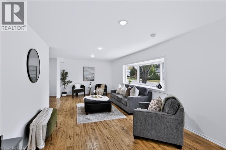 Photo 3 at 11 Sussex Avenue, Terrace Hill, Brantford