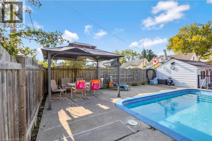 Photo 39 at 11 Sussex Avenue, Terrace Hill, Brantford