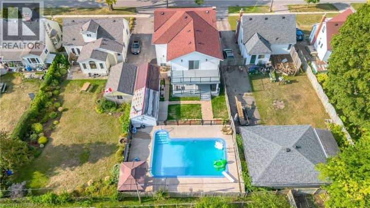 Photo 42 at 11 Sussex Avenue, Terrace Hill, Brantford