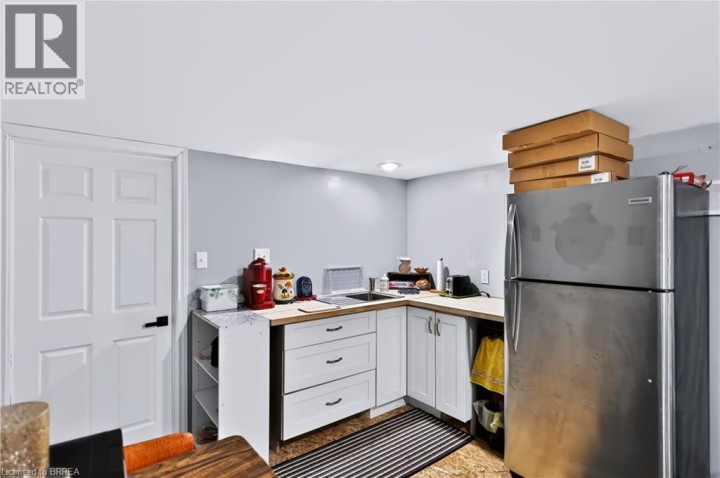 Photo 34 at 11 Sussex Avenue, Terrace Hill, Brantford