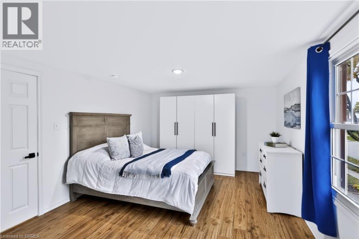 Photo 21 at 11 Sussex Avenue, Terrace Hill, Brantford