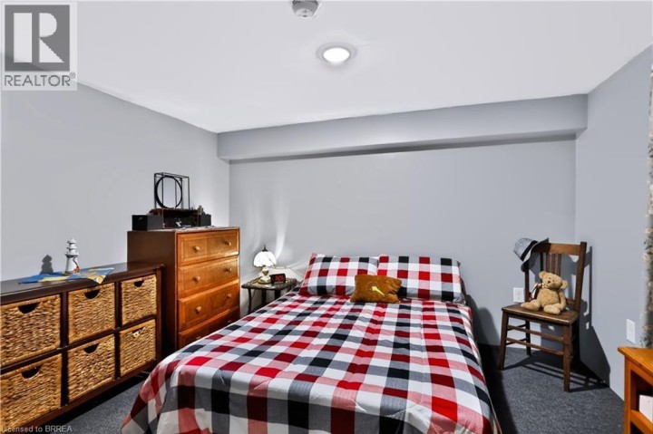 Photo 35 at 11 Sussex Avenue, Terrace Hill, Brantford