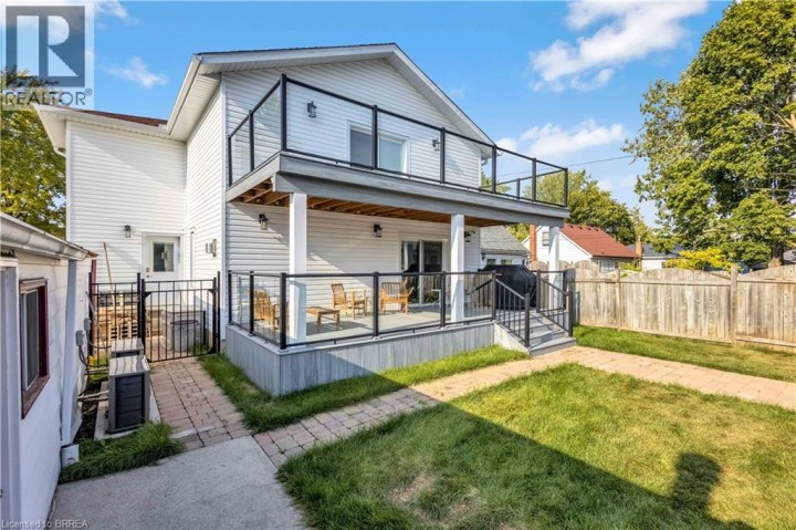 Photo 36 at 11 Sussex Avenue, Terrace Hill, Brantford