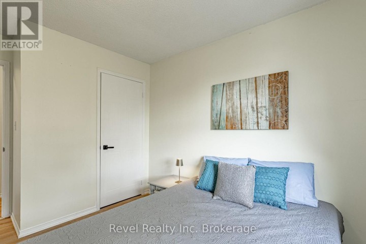 Photo 11 at 47 - 56 Hiawatha Road, Woodstock - North, Woodstock