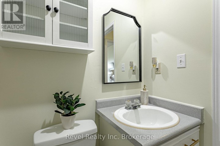 Photo 13 at 47 - 56 Hiawatha Road, Woodstock - North, Woodstock